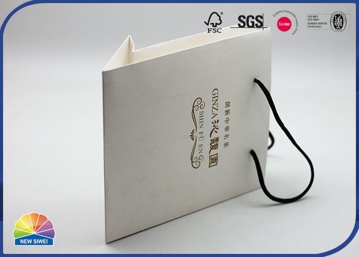 Bolso de papel de lujo del regalo con Logo Pantone Color Nylon Handle de encargo