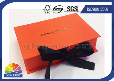 Cierre rígido con bisagras forma de la cinta de la caja de papel de la tapa del libro para el empaquetado de lujo del regalo