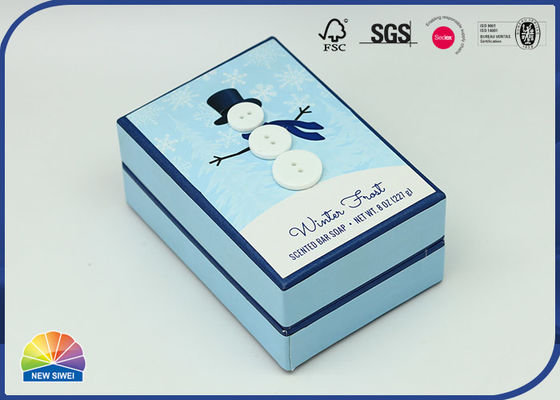 La caja rígida de papel del hombro del muñeco de nieve 350gsm C1S abotona adornado